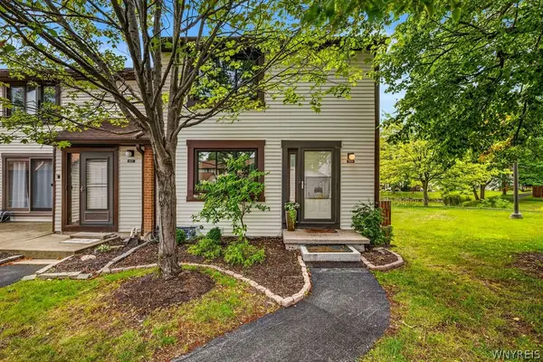 1208 Charlesgate Circle, East Amherst, NY 14051