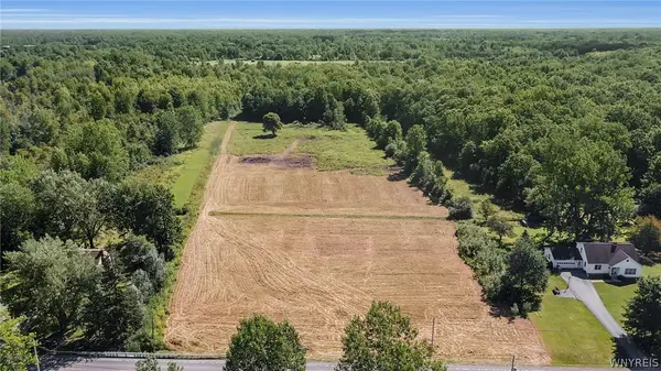 8485 Goodrich Road E, Clarence, NY 14031