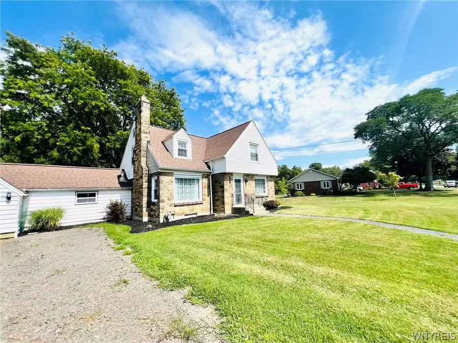 6667 Taylor Road, Hamburg, NY 14075 - #2