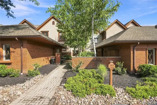 190 Castlebrook Lane, Buffalo, NY 14221