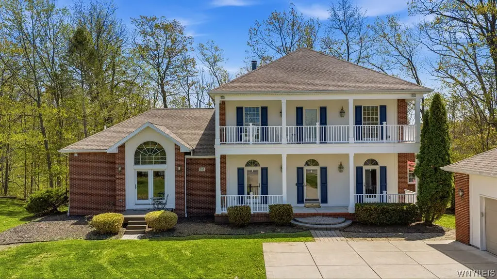 207 Forest Creek Lane, Grand Island, NY 14072 - #1