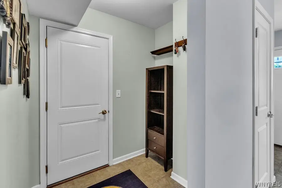 8 Skylark Lane, Niagara Falls, NY 14304 - #2