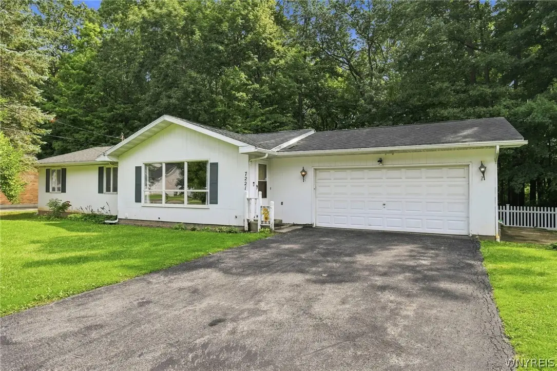 7221 Laur Road, Niagara Falls, NY 14304 - #1