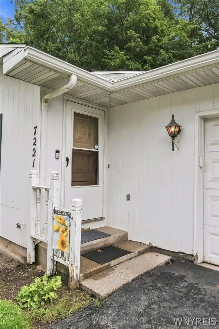 7221 Laur Road, Niagara Falls, NY 14304 - #3
