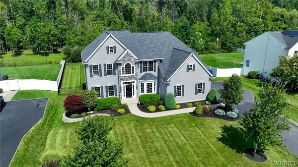 51 Golden Crescent Way, Orchard Park, NY 14127