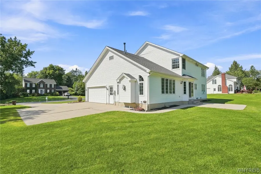 19 Ponderosa Court, Orchard Park, NY 14127 - #3