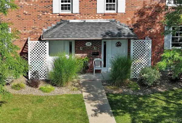 19 Crownview, Hamburg, NY 14075