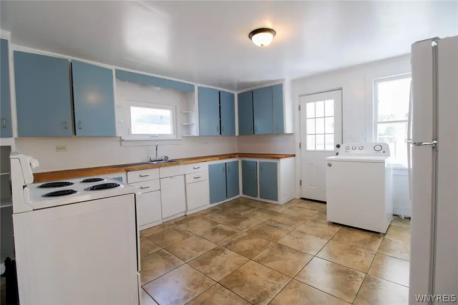 303 West Avenue, Medina, NY 14103 - #2