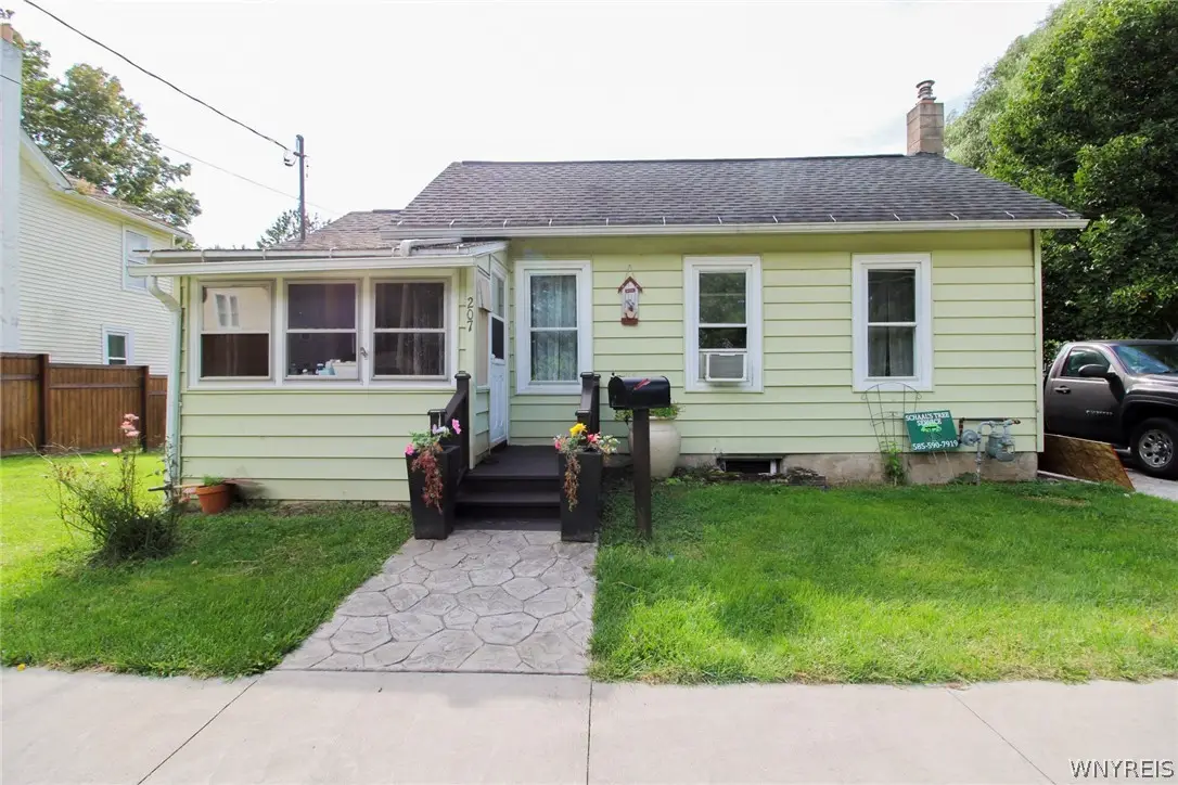 207 Glenwood Avenue, Medina, NY 14103 - #1