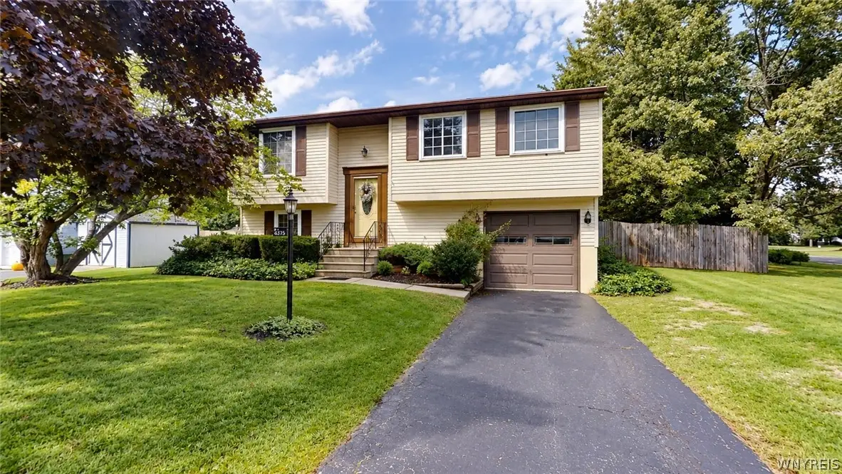 6575 Royal Pkwy S Parkway, Lockport, NY 14094 - #1