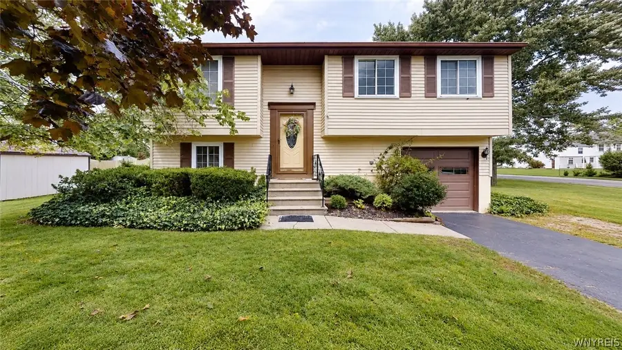 6575 Royal Pkwy S Parkway, Lockport, NY 14094 - #2