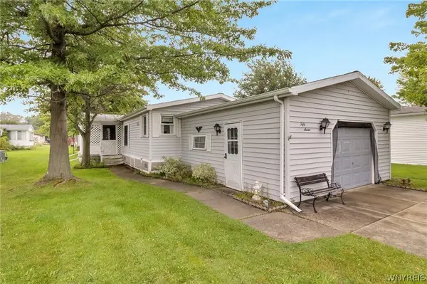 57 Golden Pond, Akron, NY 14001