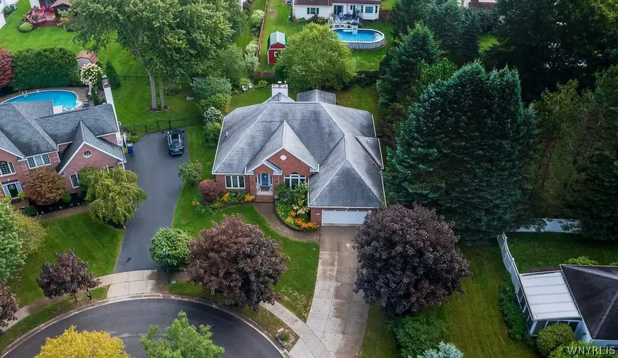 27 Brookshire Ct, East Amherst, NY 14051 - #3