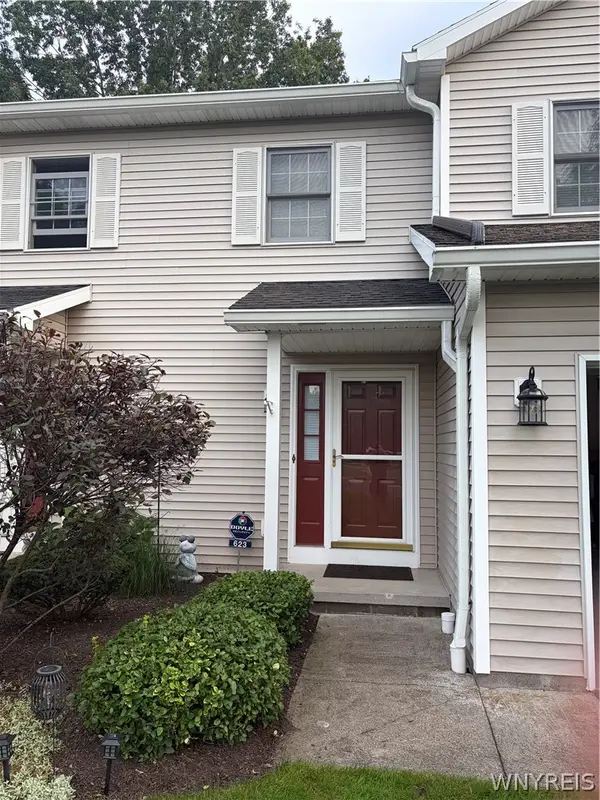 623 Strand Pond Circle, Webster, NY 14580