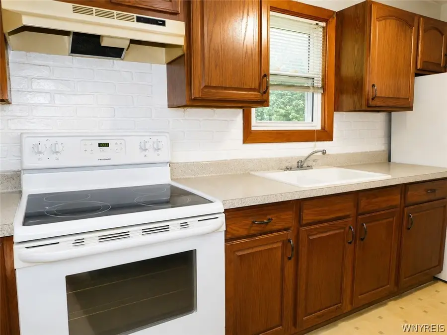 7866 Zimmerman Rd, Hamburg, NY 14075 - #2