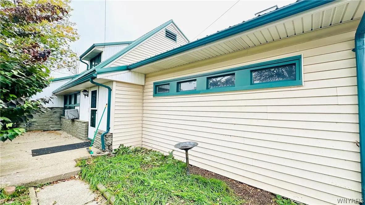 2132 Tuscarora Road, Niagara Falls, NY 14304 - #1