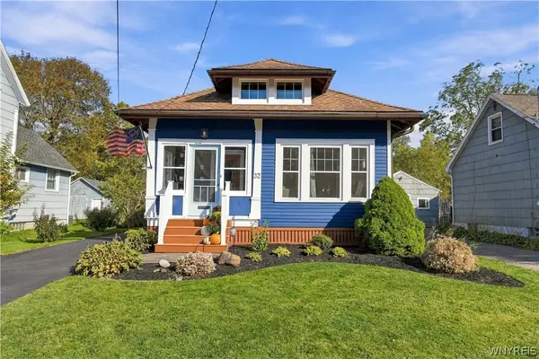 32 Lombardy St, Lancaster, NY 14086