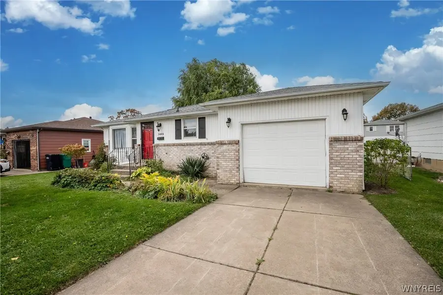 1462 100th St, Niagara Falls, NY 14304 - #2