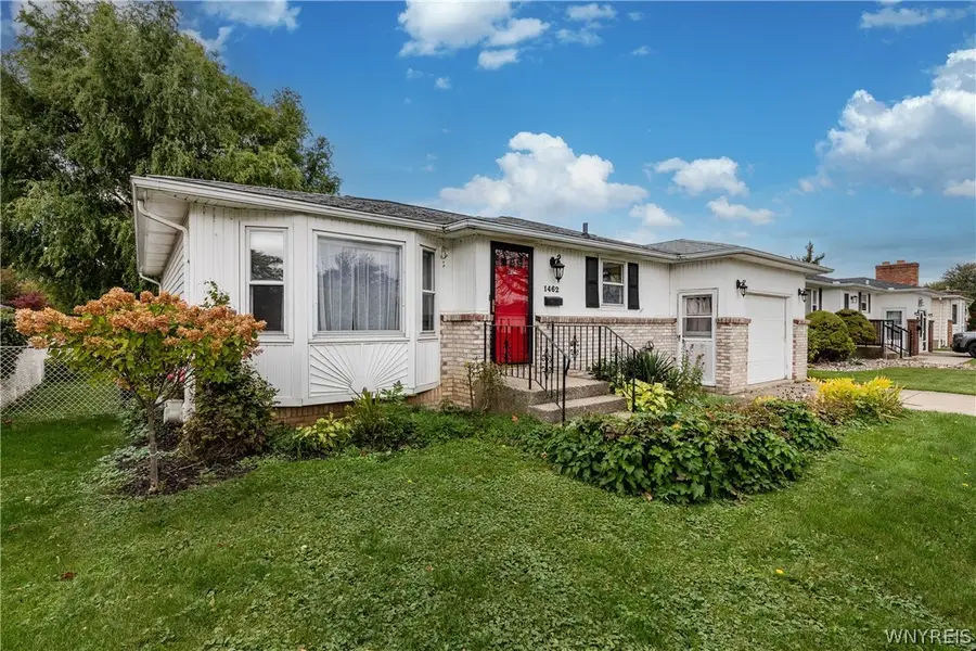 1462 100th St, Niagara Falls, NY 14304 - #3