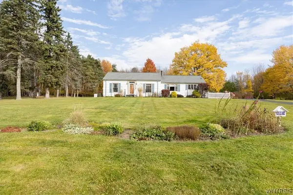 1061 N Davis Road, East Aurora, NY 14052