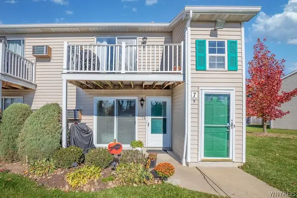 7 Sunmist Sq #A, Amherst, NY 14228