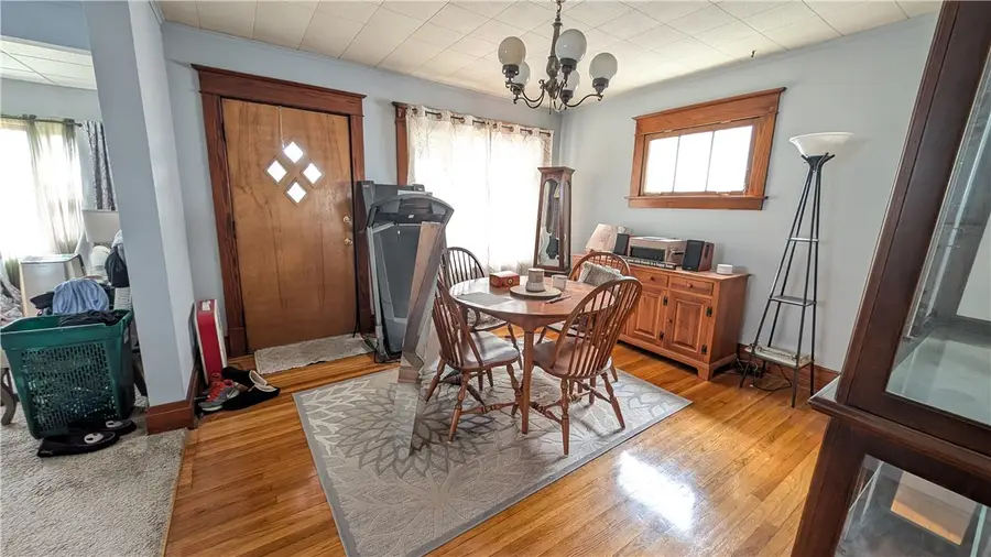 32 E Hazeltine Avenue, Buffalo, NY 14217 - Image #2