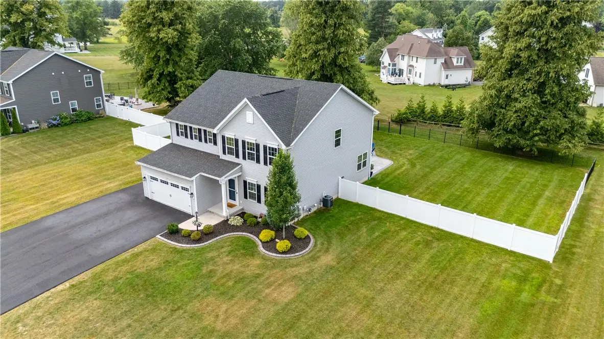 387 Anna Circle, Webster, NY 14580 - Image #1