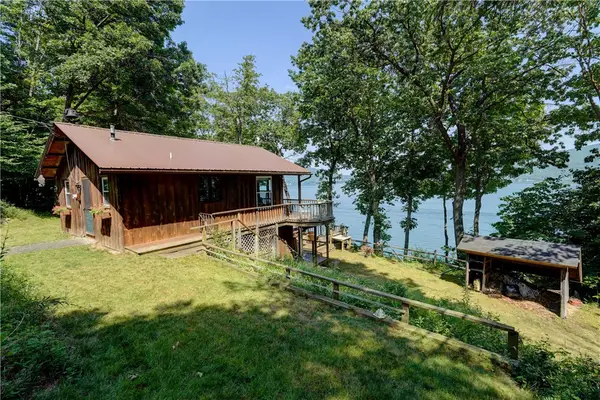 6129 Beechtree Drive, Naples, NY 14512