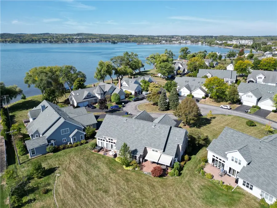 241 Roseland Ln, Canandaigua, NY 14424 - Image #2