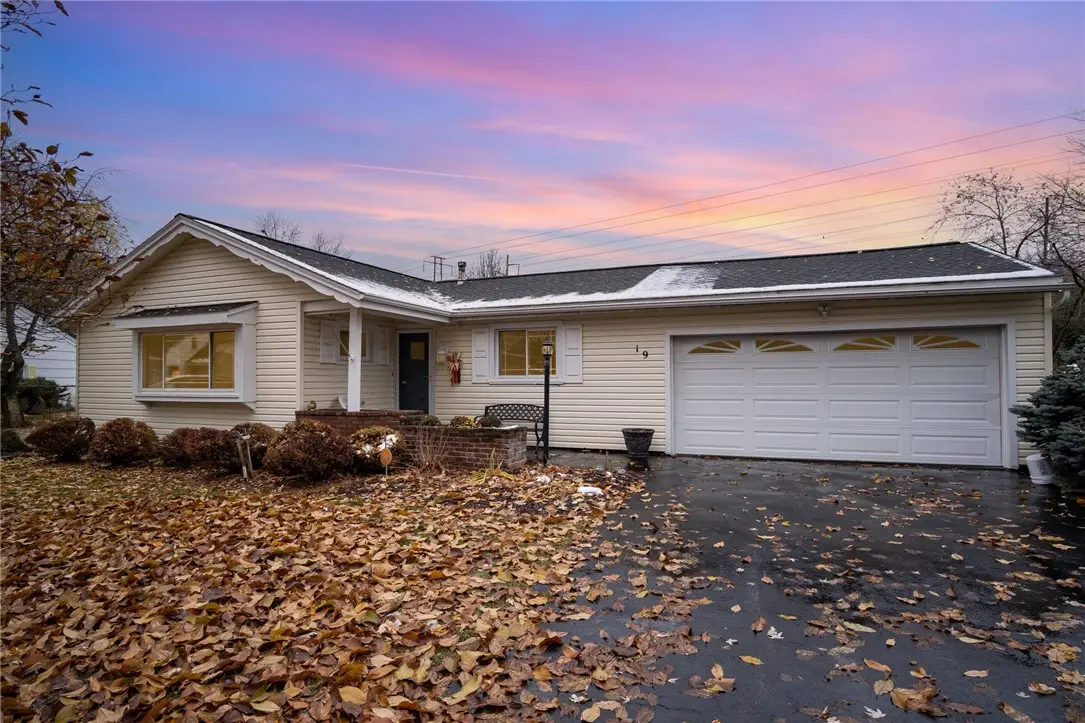 19 Del Verde Rd, Rochester, NY 14624 - #1