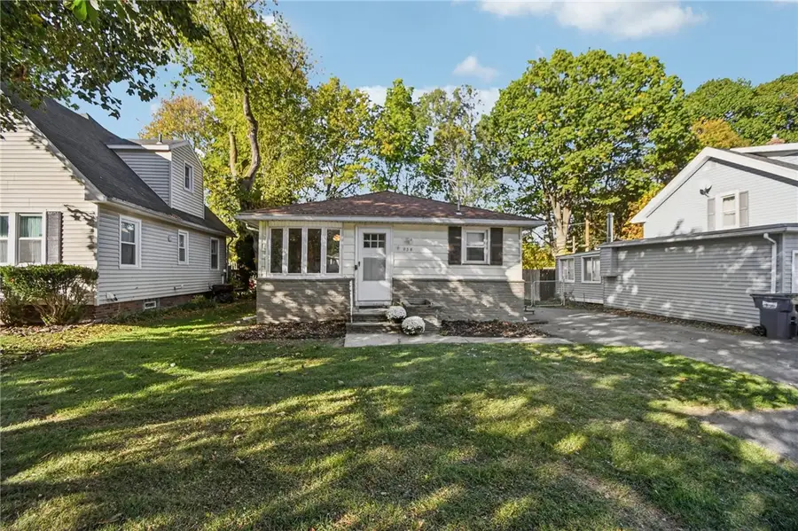 938 Whitlock Road, Rochester, NY 14609 - Image #2