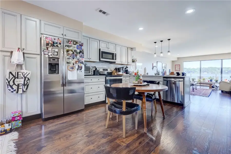 281 Bay Village Drive, Rochester, NY 14609 - Image #2