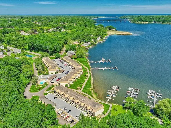 265 Bay Village Drive, Rochester, NY 14609