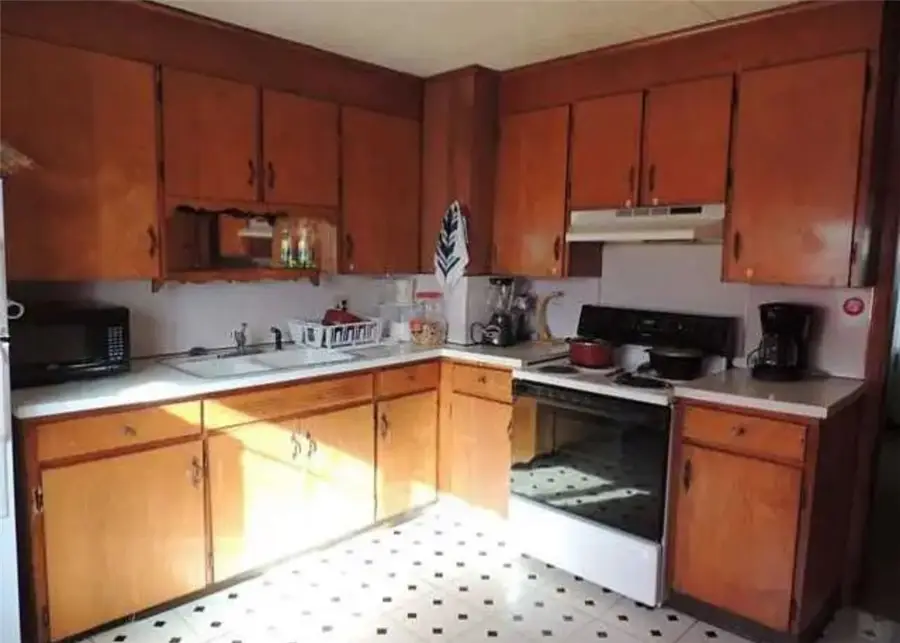 60 Locust Street, Rochester, NY 14613 - Image #3