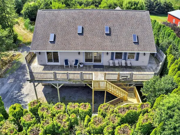 14462 Lakeshore Road, Kent, NY 14477