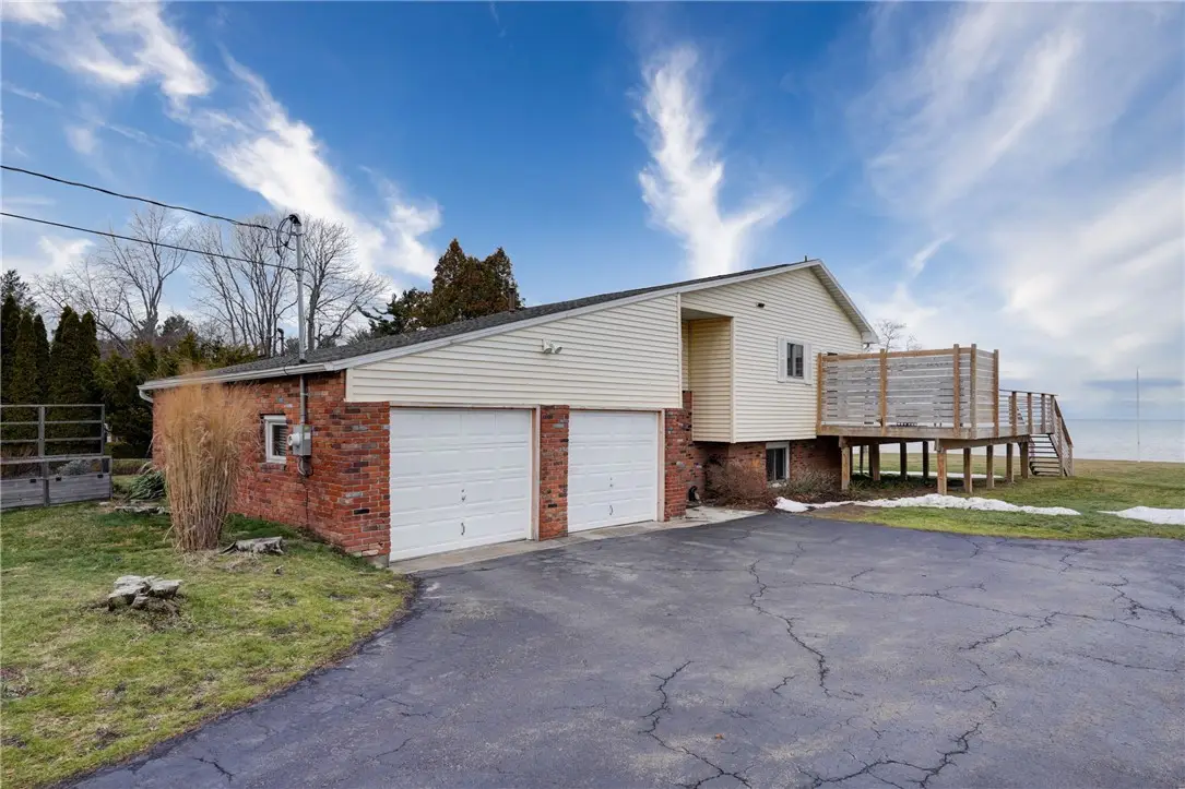 433 Ontario Dr, Ontario, NY 14519 - Image #1