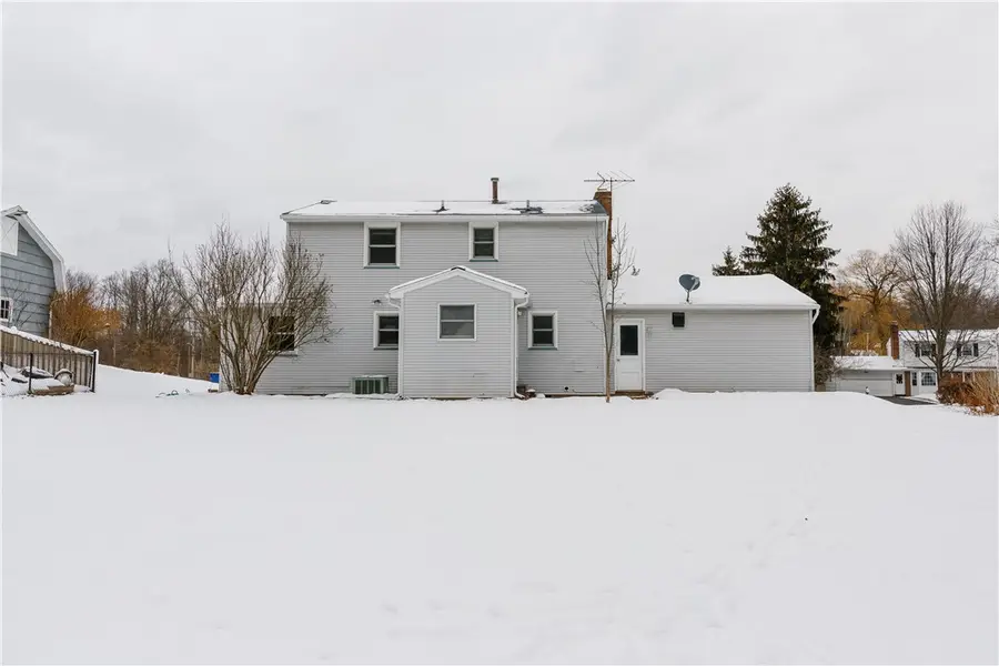 53 Squirrels Heath Road, Fairport, NY 14450 - Image #2