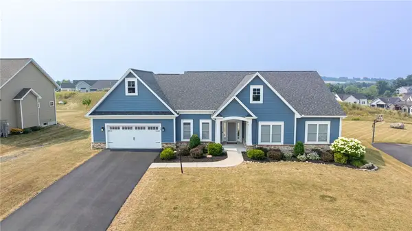 15 Lexton Way, Pittsford, NY 14534