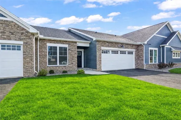 105 Cedarway Circle #411, Webster, NY 14580