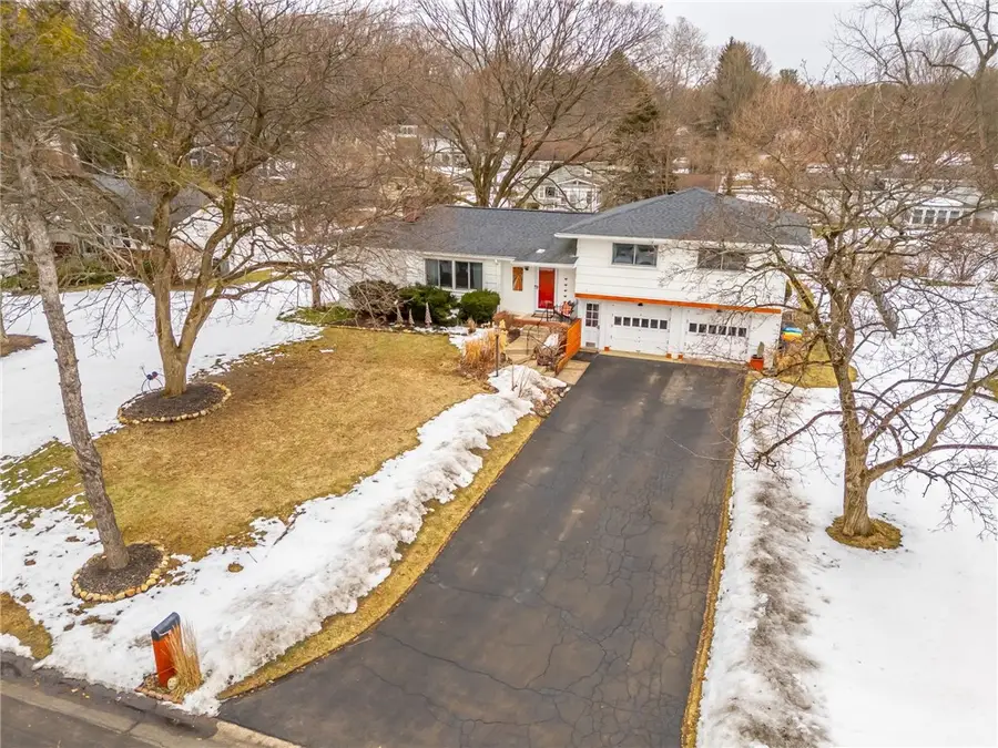 51 Oak Manor Lane, Pittsford, NY 14534 - #2