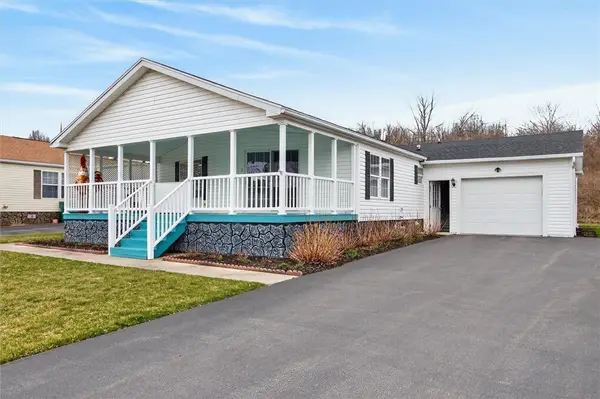 4272 Canalside Dr, Palmyra, NY 14522