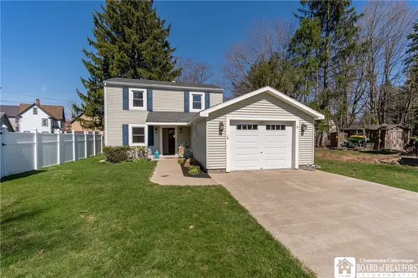 5 Sunnyside Avenue, Bemus Point, NY 14712