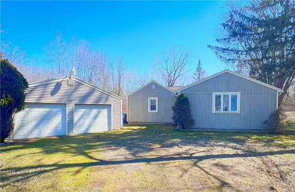 6382 County Line Rd Road, Ontario, NY 14519