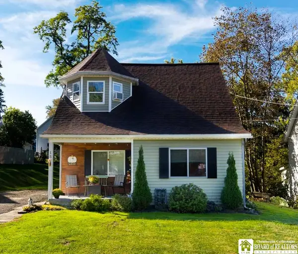 15 Robinson Street, Silver Creek, NY 14136