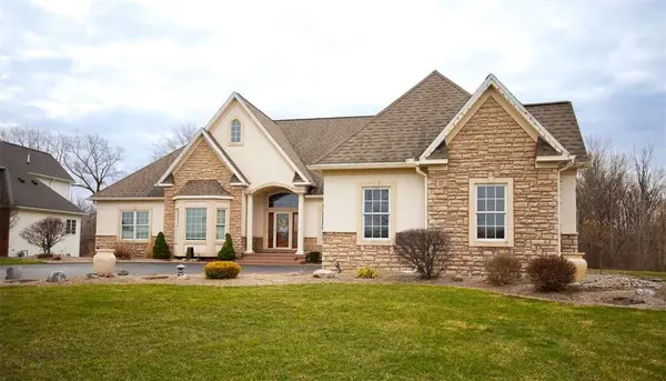 27 Bellaqua Estates Court, Rochester, NY 14624