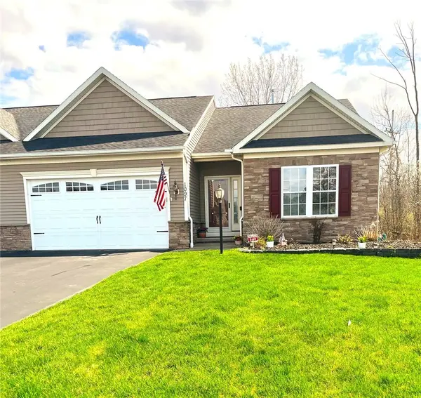 1097 Railway Crossing, Webster, NY 14580