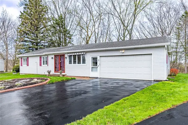 40 Carlsam Circle E, Rochester, NY 14609