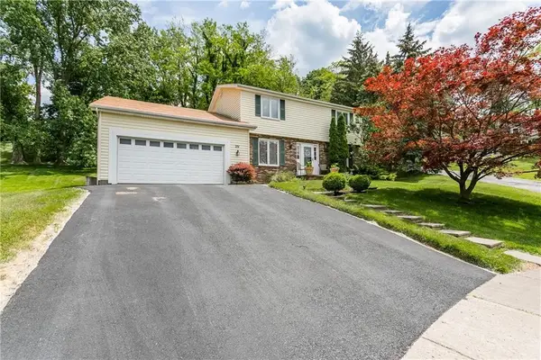 251 Beaconview Court, Rochester, NY 14617