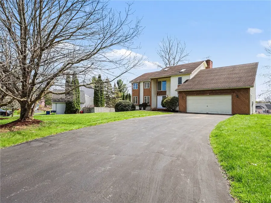 19 Royal Birkdale Court, Penfield, NY 14526 - #3