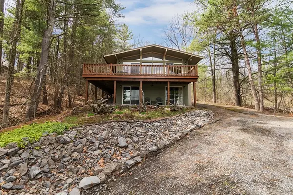 16301 W Lake Road, Branchport, NY 14418